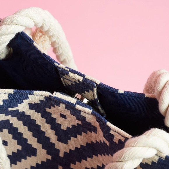 💎Summer & Rose Diamond Tote🌺 - Picture 3 of 3